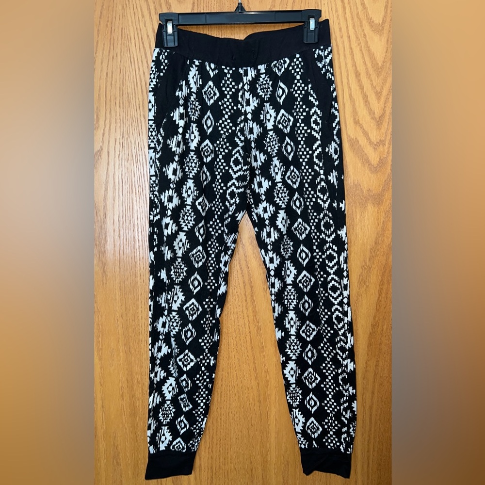 Black & White Aztec-Print Joggers size XS